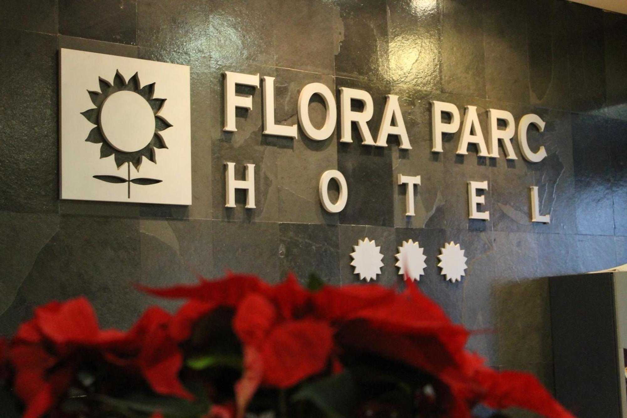 Hotel Flora Parc Castelldefels Ngoại thất bức ảnh