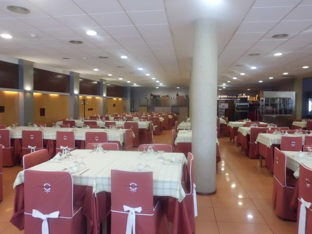 Hotel Flora Parc Castelldefels Ngoại thất bức ảnh